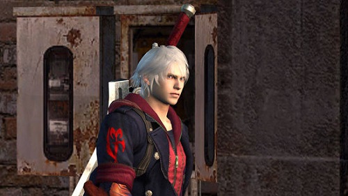 与原版相比，《DmC：鬼泣最终版》不仅在画面上力争达到符合次世代标准的1080P/60帧水准，游戏贴图也将变得更为精细。同时该版本还包括原作的所有DLC内容以及新增的维吉尔关卡。一些玩家集中反映的平衡性问题将得到修正，同时很多人热切期待的手动锁定功能也会加入重制版游戏之中。